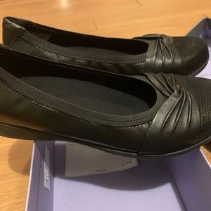 Aravon Andrea black ballet flat, new in box, never worn
